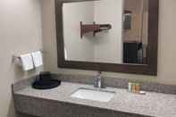 In-room Bathroom FairBridge Inn Express Memphis