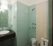 In-room Bathroom 6 Hotel Mountview International