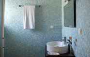 In-room Bathroom 5 Karvouno Villas