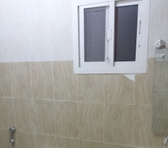 Toilet Kamar 7 Golden Seasons Furnished Apartments 1