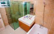 In-room Bathroom 5 Na Thai Villa