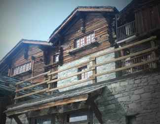 Exterior 2 Rifugio Vieux Crest