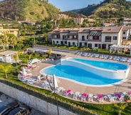 Swimming Pool 5 Sentido Michelizia Tropea Resort