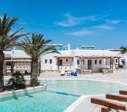 สระว่ายน้ำ 2 Happy Apartments Mykonos