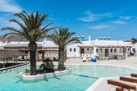 Hồ bơi Happy Apartments Mykonos