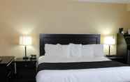 Phòng ngủ 4 Travelodge by Wyndham Sarnia