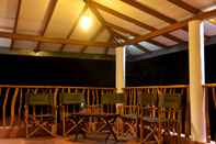 Common Space Funky Leopard Safari Lodge Bordering Yala National Park - Hostel