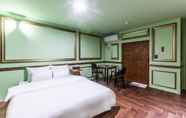 Bedroom 7 Hotel Bath