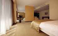 Bedroom 6 Hotel Clermont