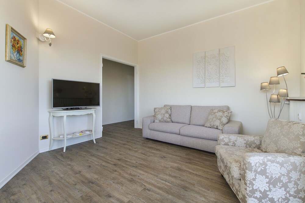 Common Space 2 Impero House Rent - Camelia