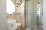 In-room Bathroom Impero House Rent - Camelia