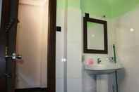 Toilet Kamar Birds Paradise Hotel