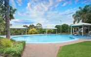 Swimming Pool 6 Lakeview Villa's