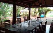 Restoran 6 L.L.Tourist Inn & Safari jeeps