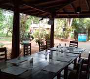 Restaurant 6 L.L.Tourist Inn & Safari jeeps