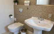 Toilet Kamar 3 Family Hotel Agoncev