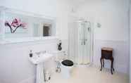 Toilet Kamar 3 Torrington Hall