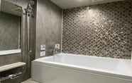 In-room Bathroom 2 Restay Sun City - Adults Only