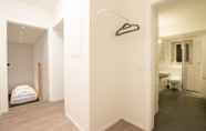 Toilet Kamar 5 Comfortable Large Center Apartment