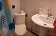 Toilet Kamar 7 Le Cocon de Marsa Plage