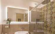In-room Bathroom 2 Suites Sorrento Elegance