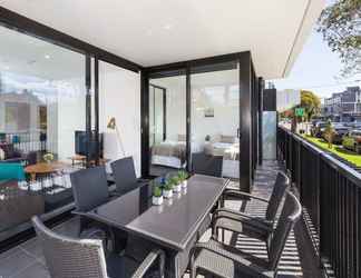 Phòng ngủ 2 Executive 3 br Caulfield North