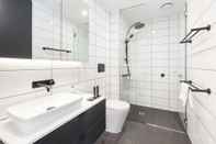 In-room Bathroom Executive 3 br Caulfield North