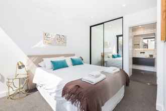 Phòng ngủ 4 Executive 3 br Caulfield North