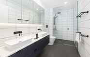 Toilet Kamar 7 Executive 2br Caulfield North