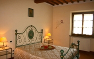 Bedroom 6 Private Villa with AC, private pool, WIFI, TV, terrace, pets allowed, parking, close to Arezzo