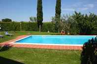 Kolam Renang Wonderful private villa with A/C, WIFI, private pool, TV, veranda, parking, close to Montepulciano
