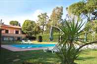 Swimming Pool Stunning private villa for 8 guests with WIFI, private pool, TV, terrace, pets allowed and parking