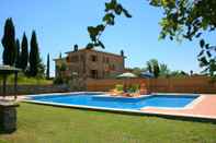 Swimming Pool Stunning private villa for 8 guests with private pool, WIFI, TV, terrace, pets allowed and parking