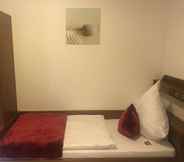 Bedroom 3 Garni-Hotel Adler