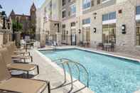 สระว่ายน้ำ Hyatt Place Sumter / Downtown