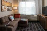 Common Space TownePlace Suites by Marriott Clarksville