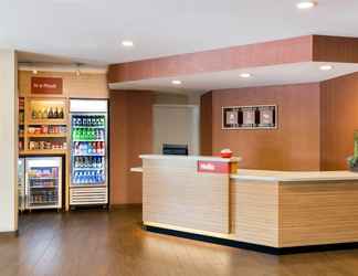 Lobi 2 TownePlace Suites by Marriott Clarksville