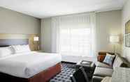 Bedroom 4 TownePlace Suites by Marriott Kansas City at Briarcliff