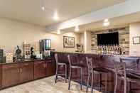Bar, Kafe, dan Lounge Cobblestone Inn & Suites - Bridgeport