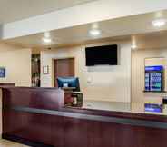 Lobi 6 Cobblestone Inn & Suites - Bridgeport