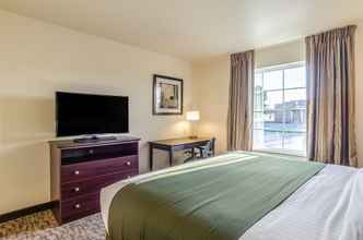 Bedroom 4 Cobblestone Inn & Suites - Bridgeport