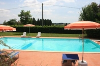 Swimming Pool Beautiful private villa for 12 people with WIFI, private pool and parking, close to Montepulciano