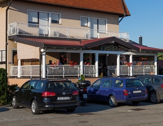 Bên ngoài 2 Rooms Pleška Zagreb Airport