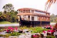 Bangunan Mass Holidays Houseboat