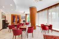 Bar, Kafe dan Lounge Hotel Aris