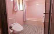 Toilet Kamar 3 Kariyushi Condominium Resort Mezon Max
