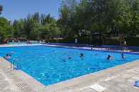 Swimming Pool Bungalows Camping Alpha Madrid