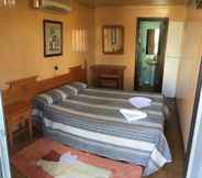 Bilik Tidur 5 Bungalows Camping Alpha Madrid