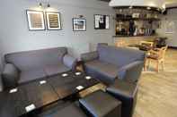 Quầy bar, cafe và phòng lounge Nanhoron Arms Hotel