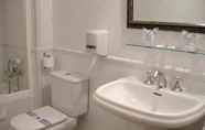 In-room Bathroom 4 Hostal Canovas